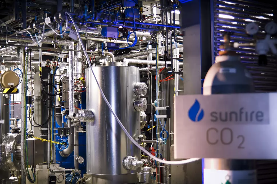 Vollständig integrierte Lösung zur Herstellung von eFuels auf Basis eines Power-to-Liquid-Verfahrens (Quelle: Sunfire GmbH, Dresden)